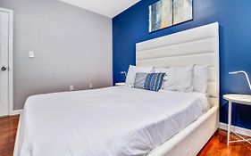 The Vacation Spot! 2Bd Apartment Steps Away From The Convention Center